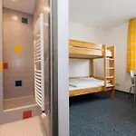 Koeln-deutz Hostel *
